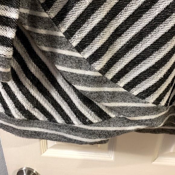 Lark Lane 3x hooded top - Picture 5 of 8